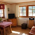 Appartement Urbanshof Herr Tobias Fehrenbach *