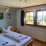 Appartement Urbanshof Herr Tobias Fehrenbach *
