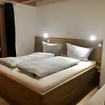 Appartement Urbanshof Herr Tobias Fehrenbach *