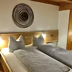 Appartement Urbanshof Herr Tobias Fehrenbach *