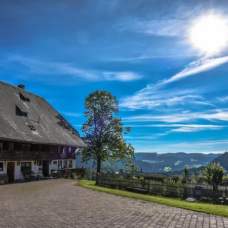 Lägenhet Urbanshof Herr Tobias Fehrenbach *